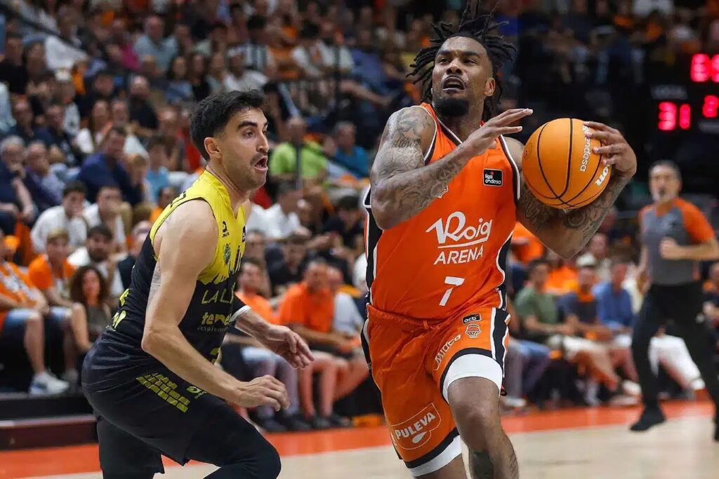 valencia-basket-sella-su-pase-a-la-final-de-la-liga-acb-tras-barrer-al-tenerife