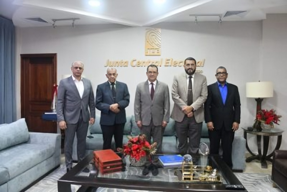 JCE presenta a líderes religiosos los avances del nuevo modelo de cédula jce-presenta-a-lideres-religiosos-los-avances-del-nuevo-modelo-de-cedula